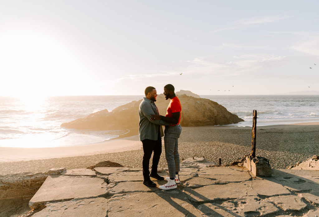couple hugging at the sutro baths